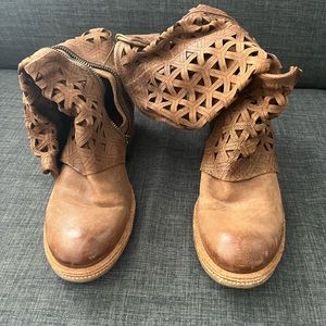 AS 98 Brown Boots